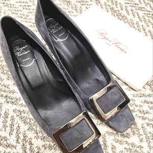 Roger Vivier Belle Vivier 45mm Suede Buckle Pump Size 39 Color Grey